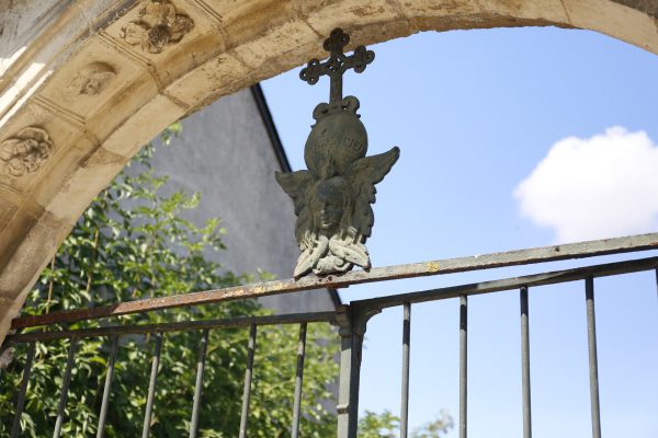 Porte du cimetière de Boiscommun