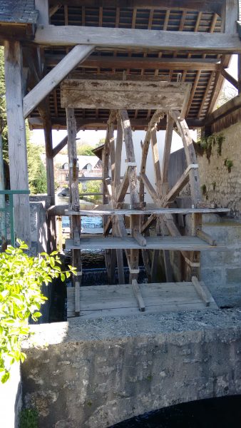 Moulin à eau sur le bord des Mauves