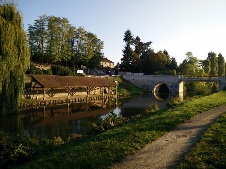 Sur les bords du canal de Chécy © Tourisme Loiret